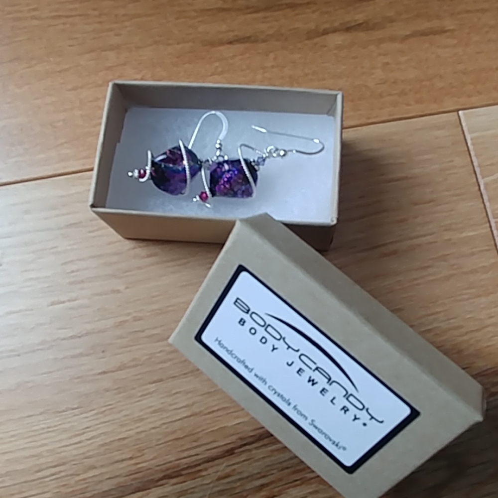 Earings - Picture 3 of 3